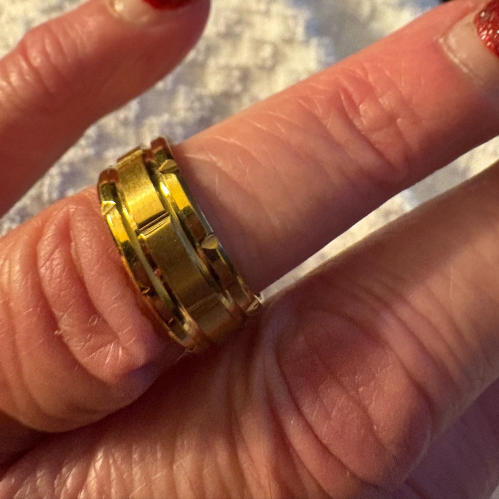 Ring- Men’s 6 1/2 Gold Tone  Stainless Steel Men’s Ring NWT SR12